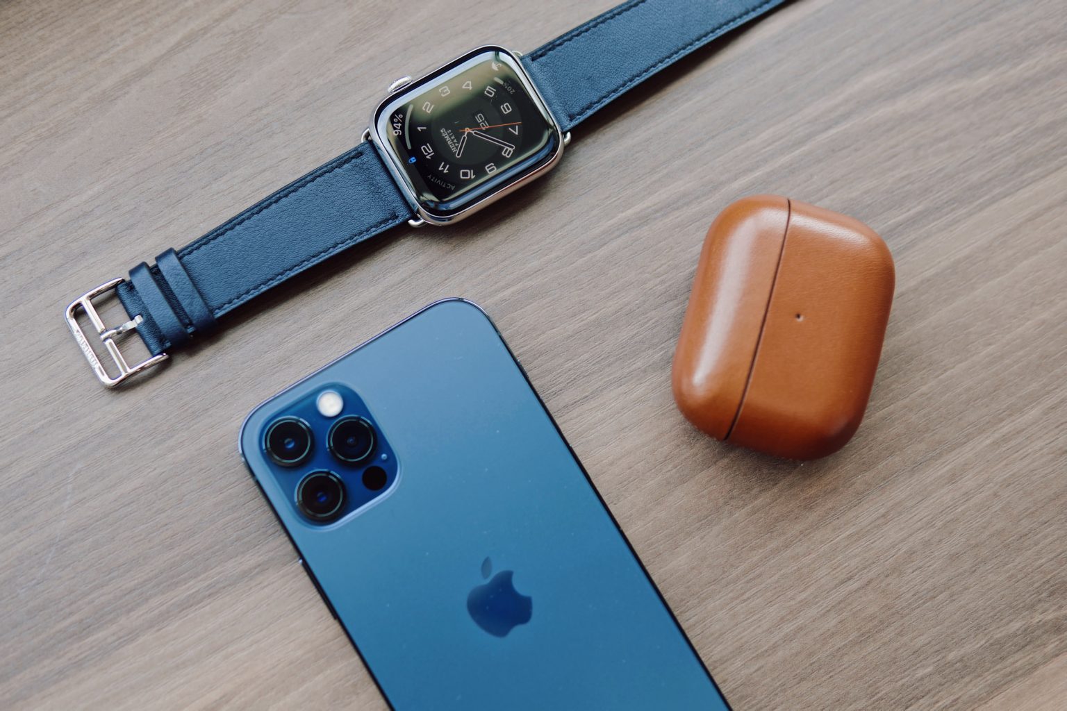 does itouch watch work with iphone